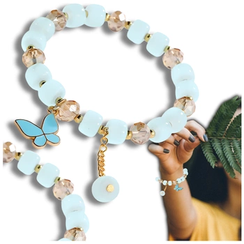 Modrý dámský korálkový náramek s přívěskem motýlka na gumičce