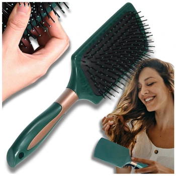 Láhev zelený masážní a stylingový kartáč na vlasy