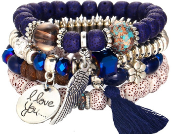 Korálkový perlový náramek s přívěsky milostné bambulky s křídly